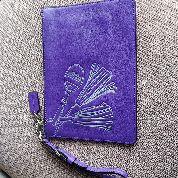 Coach Wristlet,  EUC -big size - Picture 1 of 8